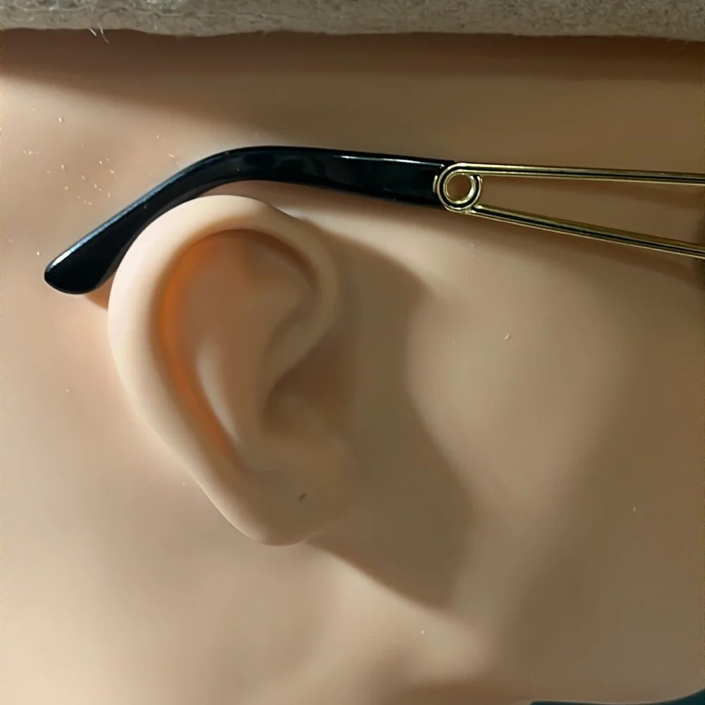 FENDI VINTAGE RARE GOLD SUNGLASSES. UNISEX. THESE ARE IN REALLY GOOD CONDITION. - Picture 9 of 17